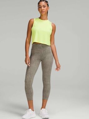 Lululemon Wunder Train High Rise Crop 23"
Pant Tight 8 Thread Dye Rover Black